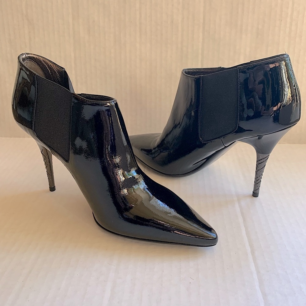 New Burberry Black Patent Leather Women size 39 US 8.5 - Picture 1 of 8